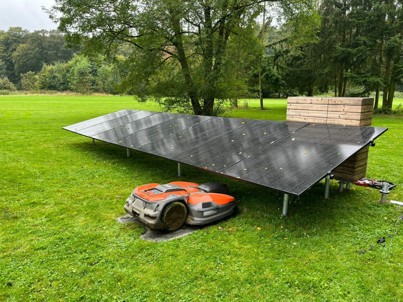 Panneaux photovoltaïques sur vis de fondation